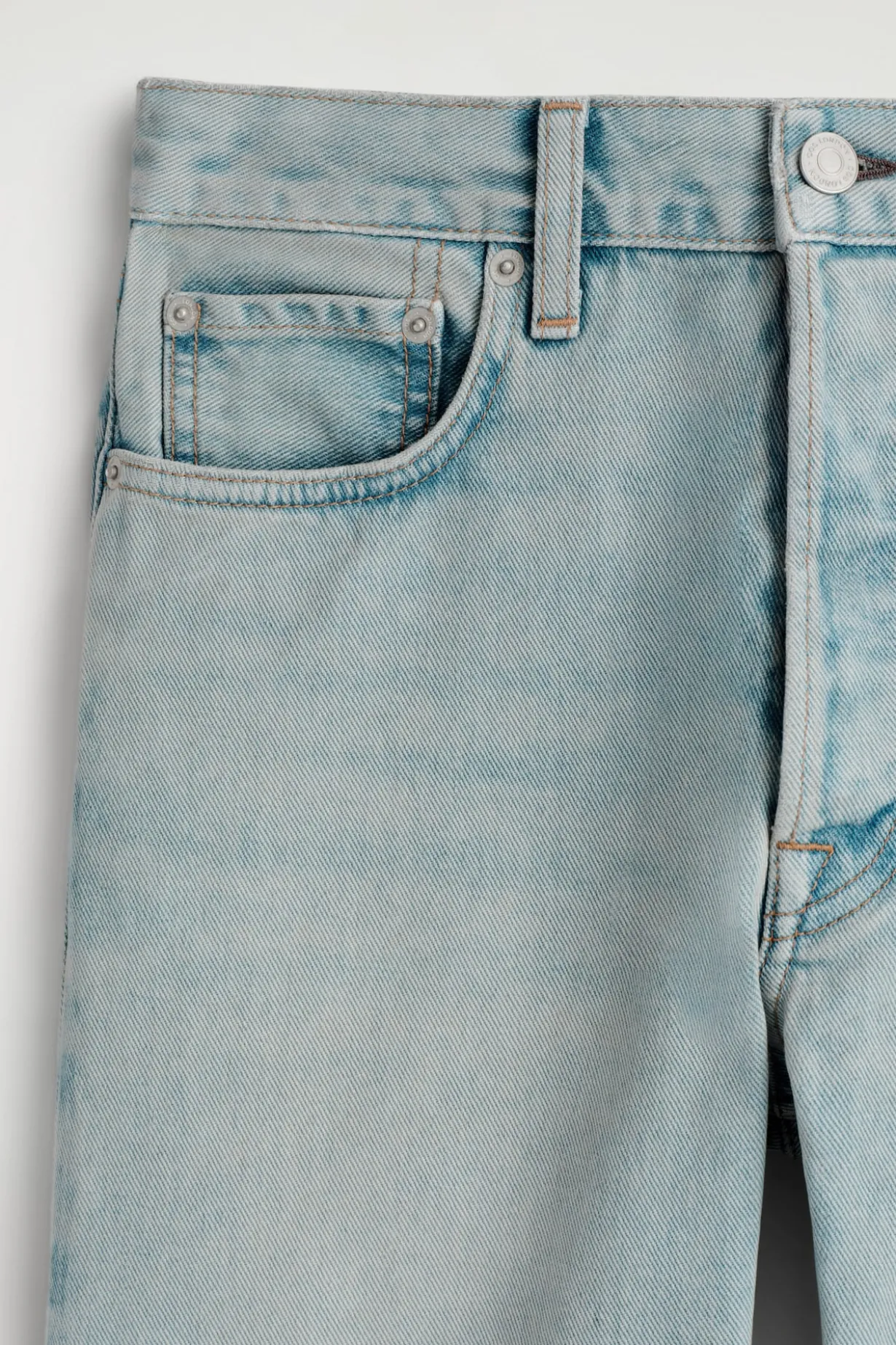 PIPELINE JEANS MIT SCHMALEM BEIN