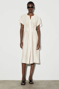 PLISSIERTES MIDIKLEID MIT GÜRTEL