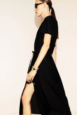 PLISSIERTES MIDIKLEID MIT GÜRTEL
