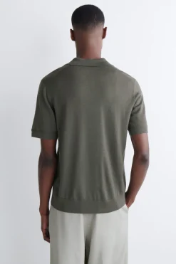 POLOSHIRT AUS MERINOWOLLE MIT OFFENEM KRAGEN