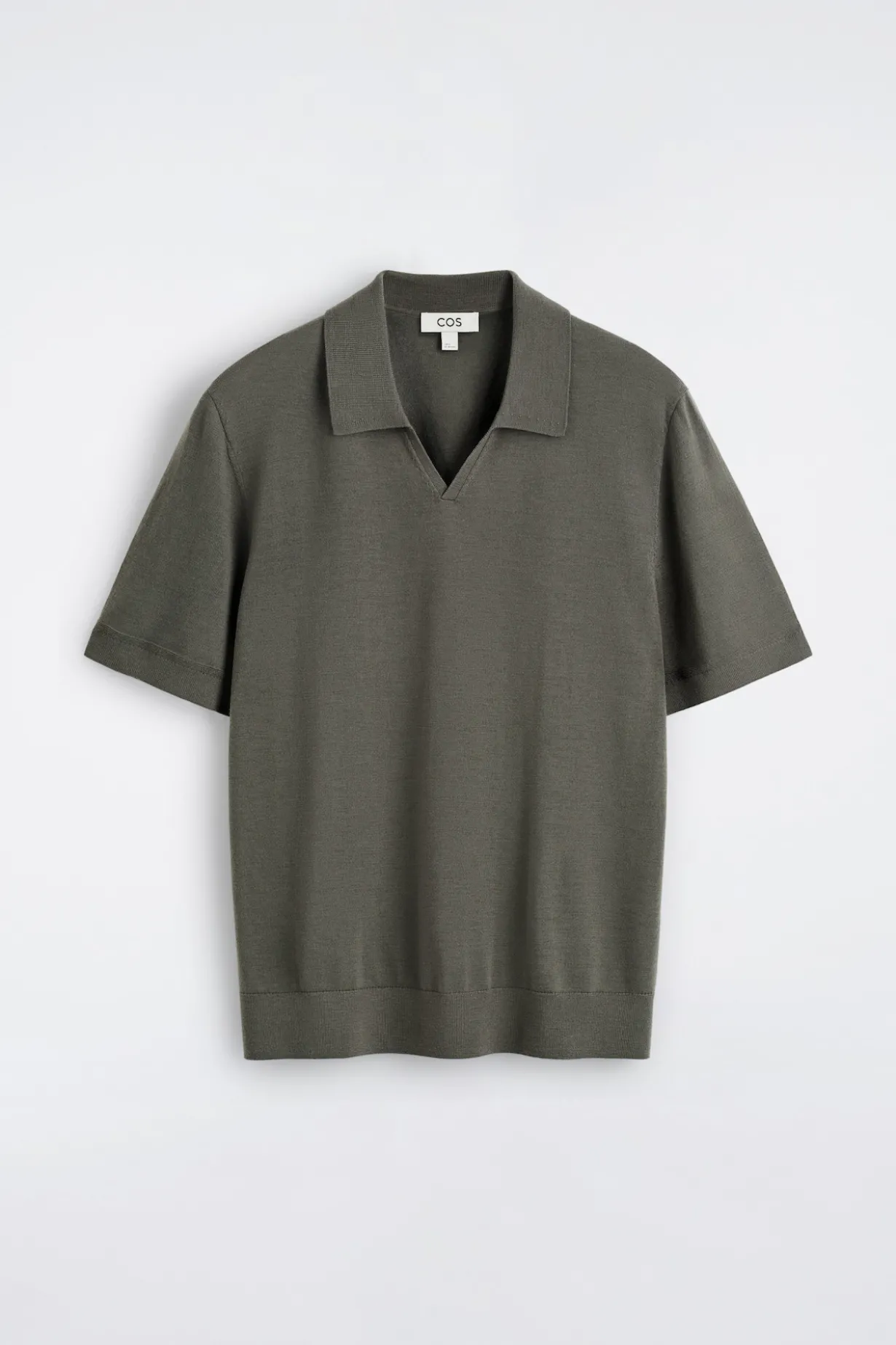 POLOSHIRT AUS MERINOWOLLE MIT OFFENEM KRAGEN
