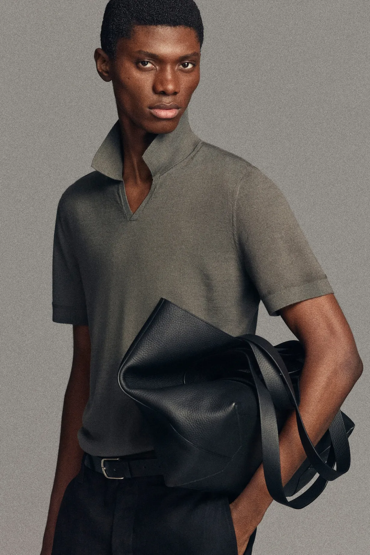 POLOSHIRT AUS MERINOWOLLE MIT OFFENEM KRAGEN