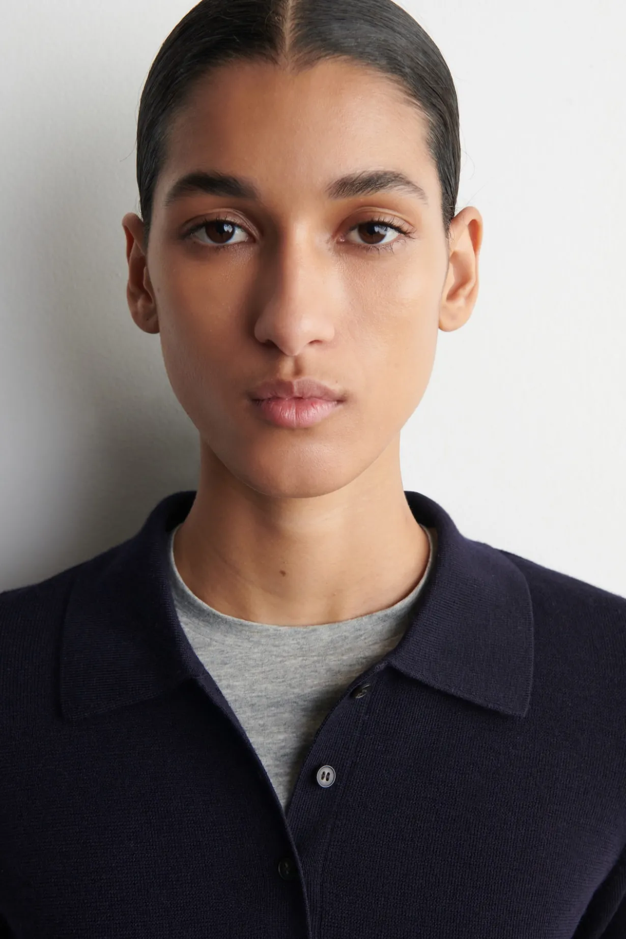 POLOSHIRT AUS MERINOWOLLE MIT VERKÜRZTEN ÄRMELN