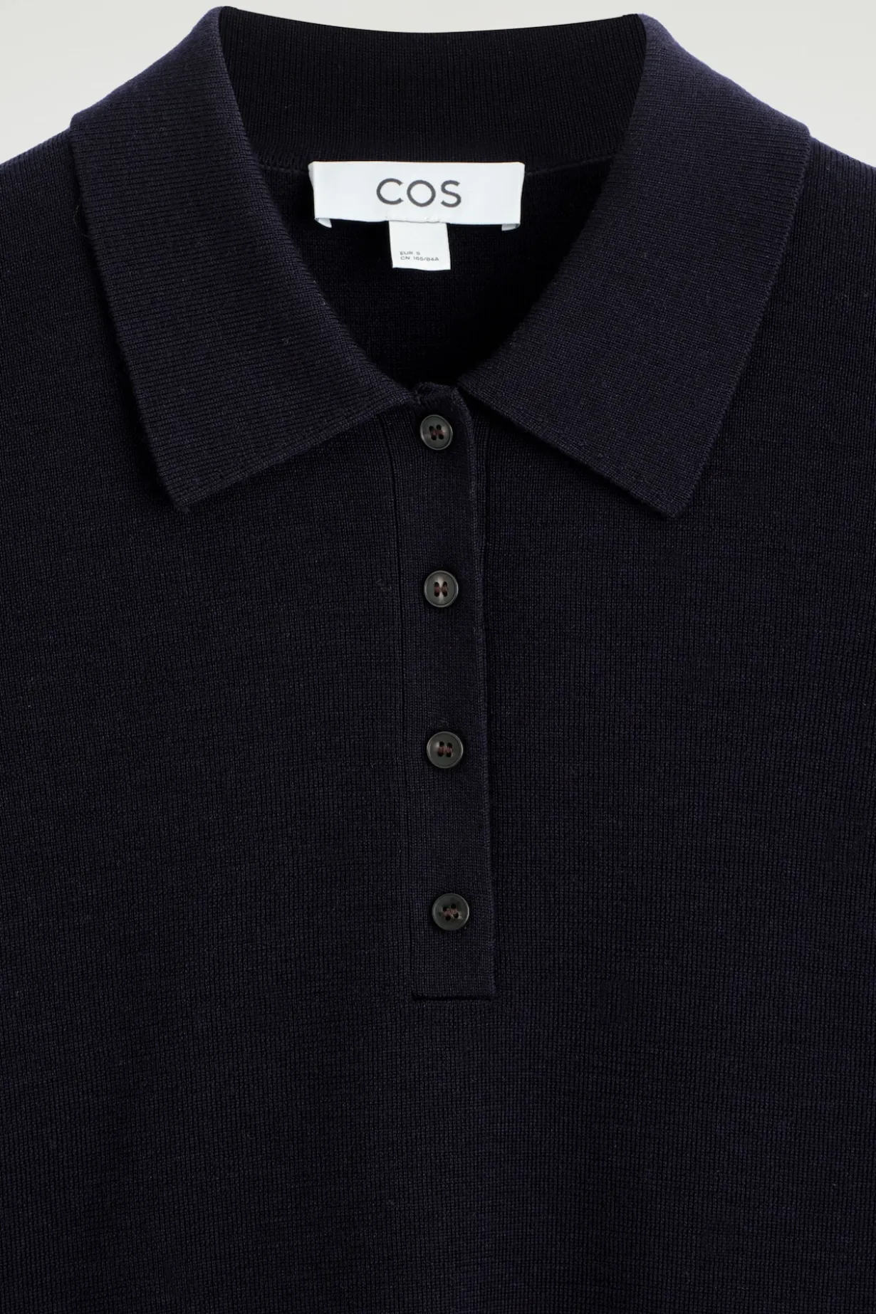 POLOSHIRT AUS MERINOWOLLE MIT VERKÜRZTEN ÄRMELN