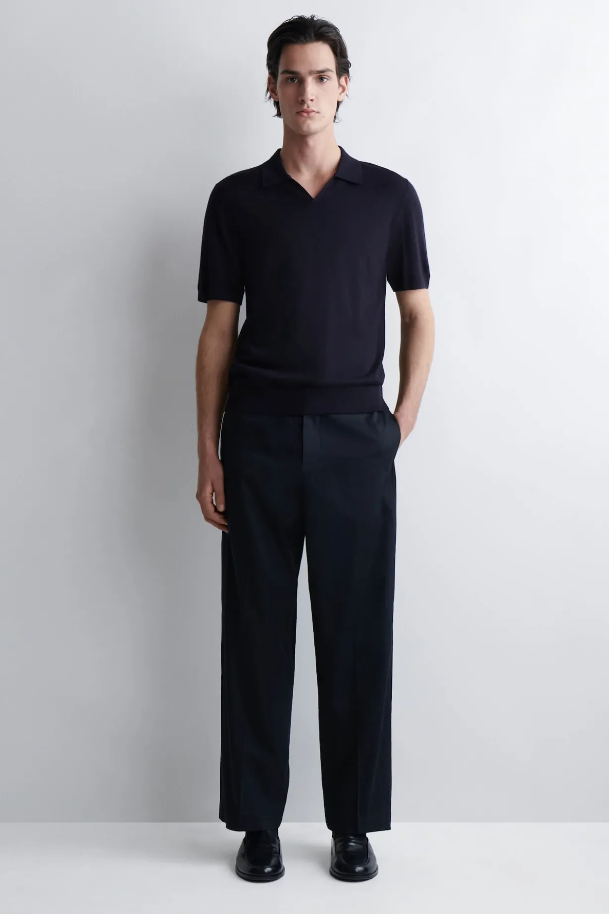 POLOSHIRT AUS MERINOWOLLE MIT OFFENEM KRAGEN