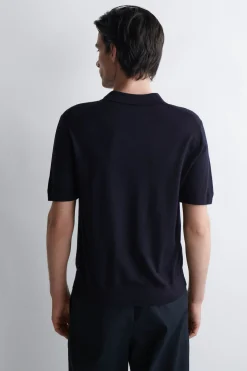 POLOSHIRT AUS MERINOWOLLE MIT OFFENEM KRAGEN
