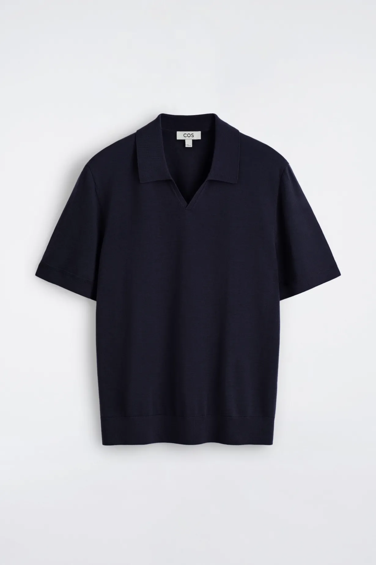 POLOSHIRT AUS MERINOWOLLE MIT OFFENEM KRAGEN