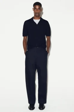 POLOSHIRT AUS MERINOWOLLE MIT OFFENEM KRAGEN
