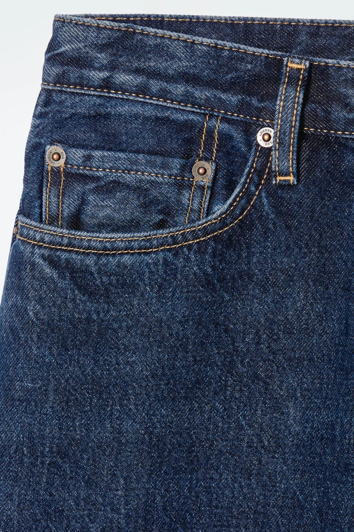 POOL JEANS MIT WEITEM BEIN