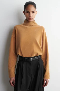 PULLOVER AUS CHENILLE MIT TRICHTERKRAGEN