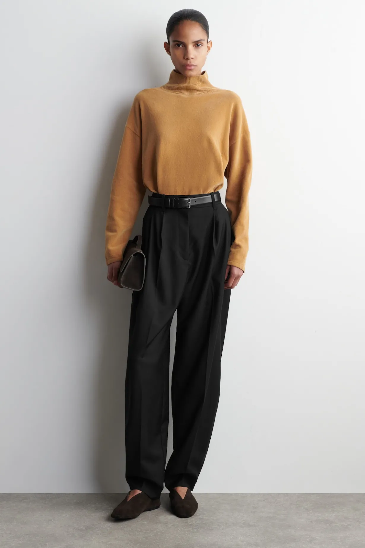 PULLOVER AUS CHENILLE MIT TRICHTERKRAGEN