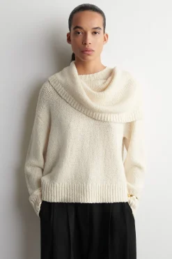 PULLOVER AUS MERINO-KASCHMIR-MIX MIT SCHAL