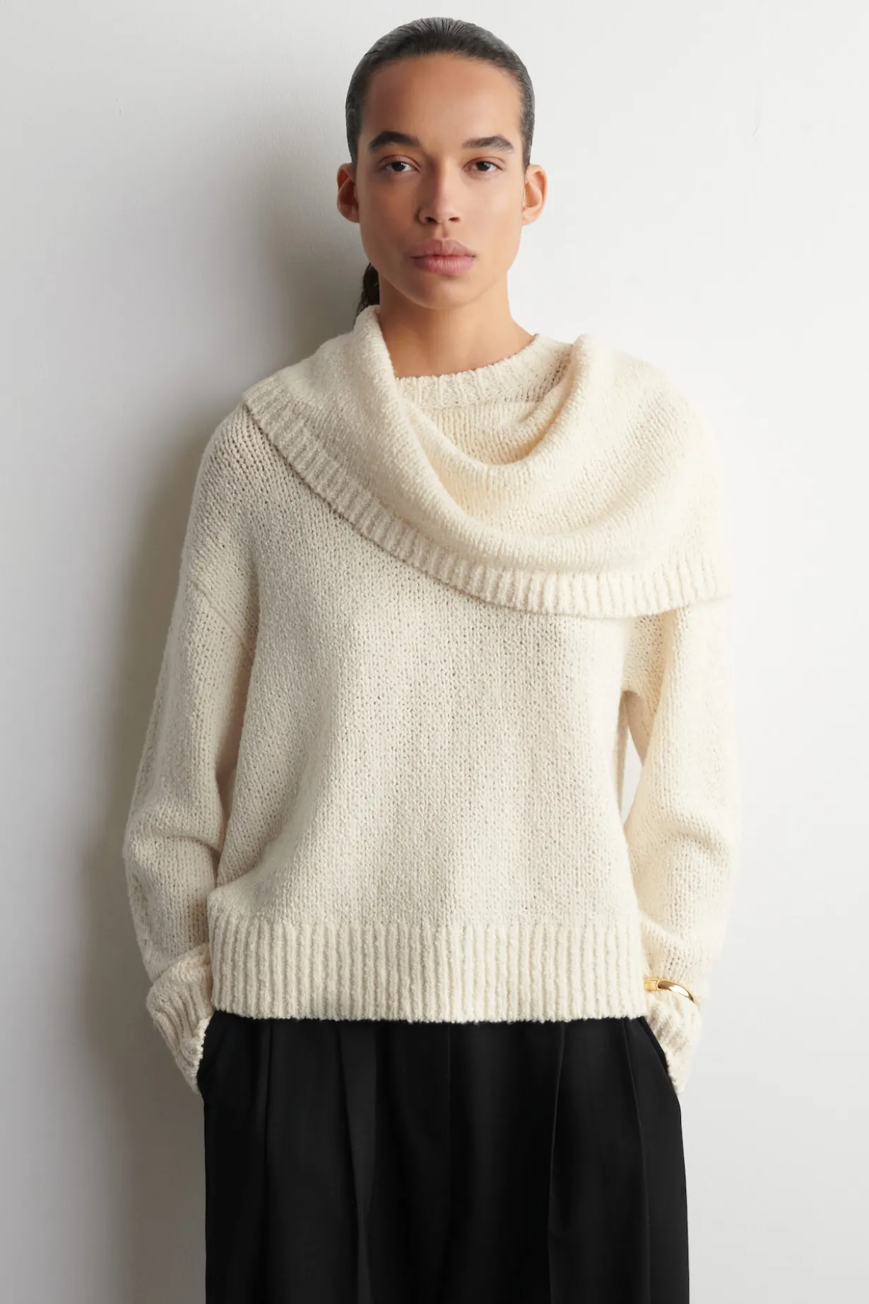 PULLOVER AUS MERINO-KASCHMIR-MIX MIT SCHAL