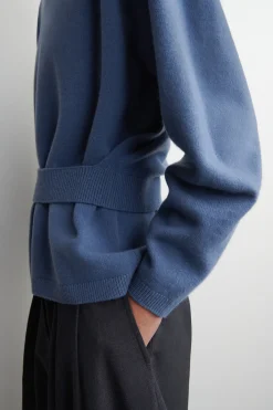 PULLOVER AUS MERINOWOLLE MIT GÜRTELDETAIL
