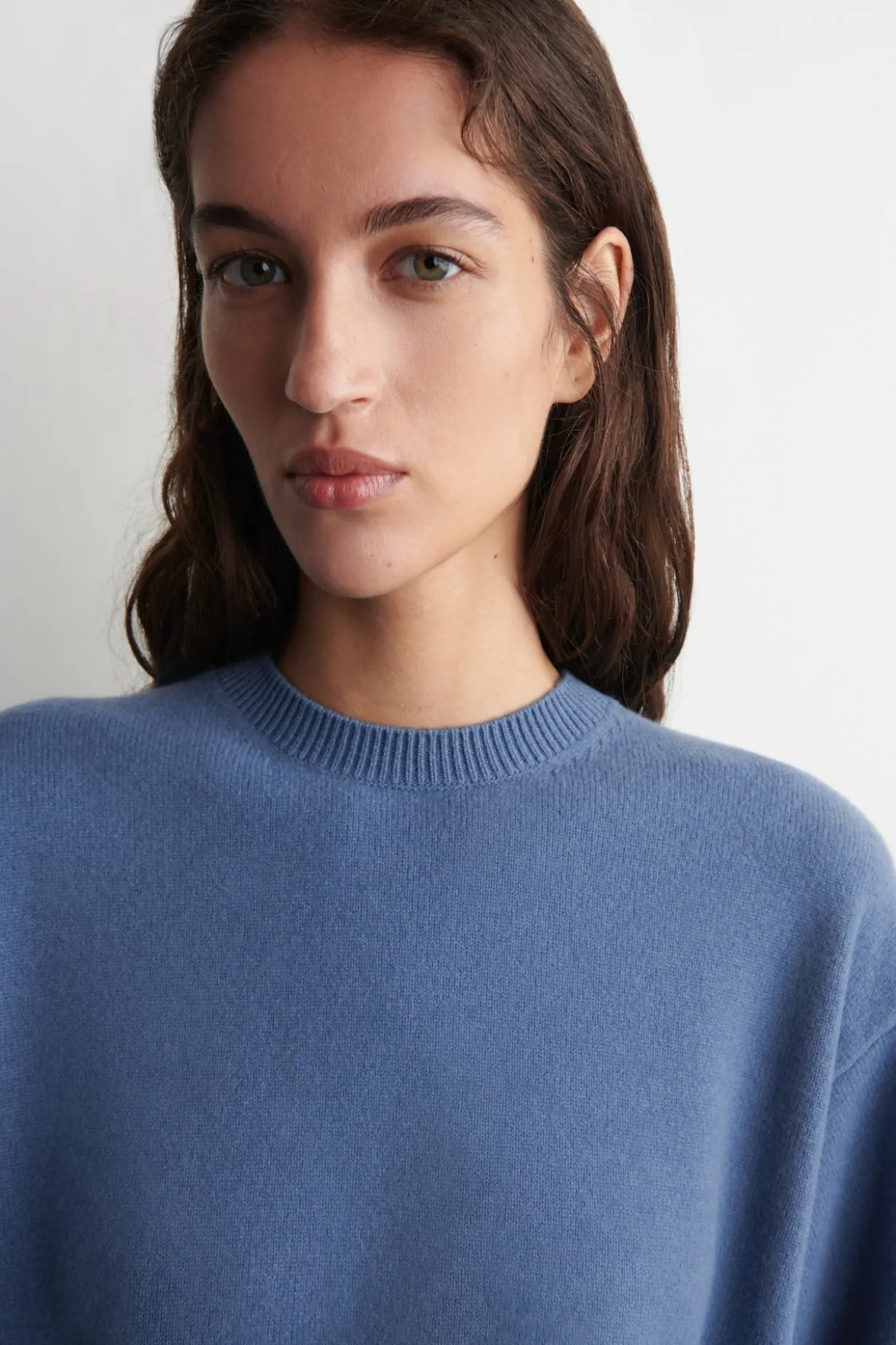 PULLOVER AUS MERINOWOLLE MIT GÜRTELDETAIL