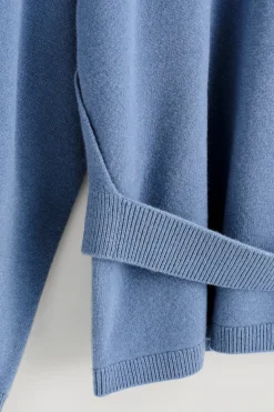 PULLOVER AUS MERINOWOLLE MIT GÜRTELDETAIL
