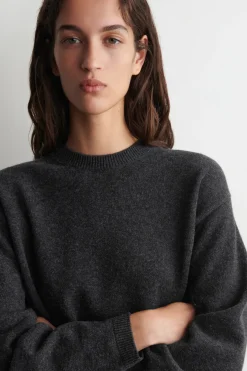 PULLOVER AUS MERINOWOLLE MIT GÜRTELDETAIL