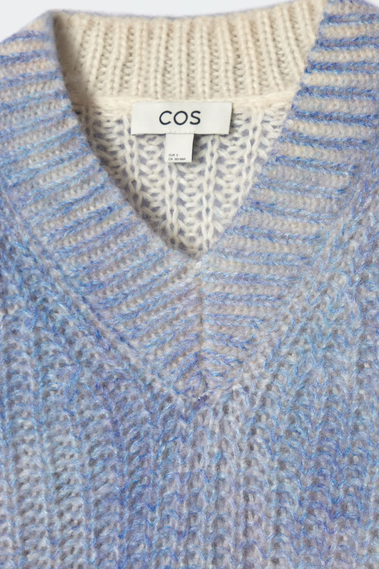 PULLOVER AUS MOHAIR MIT SPRAYFARBEN-DESIGN