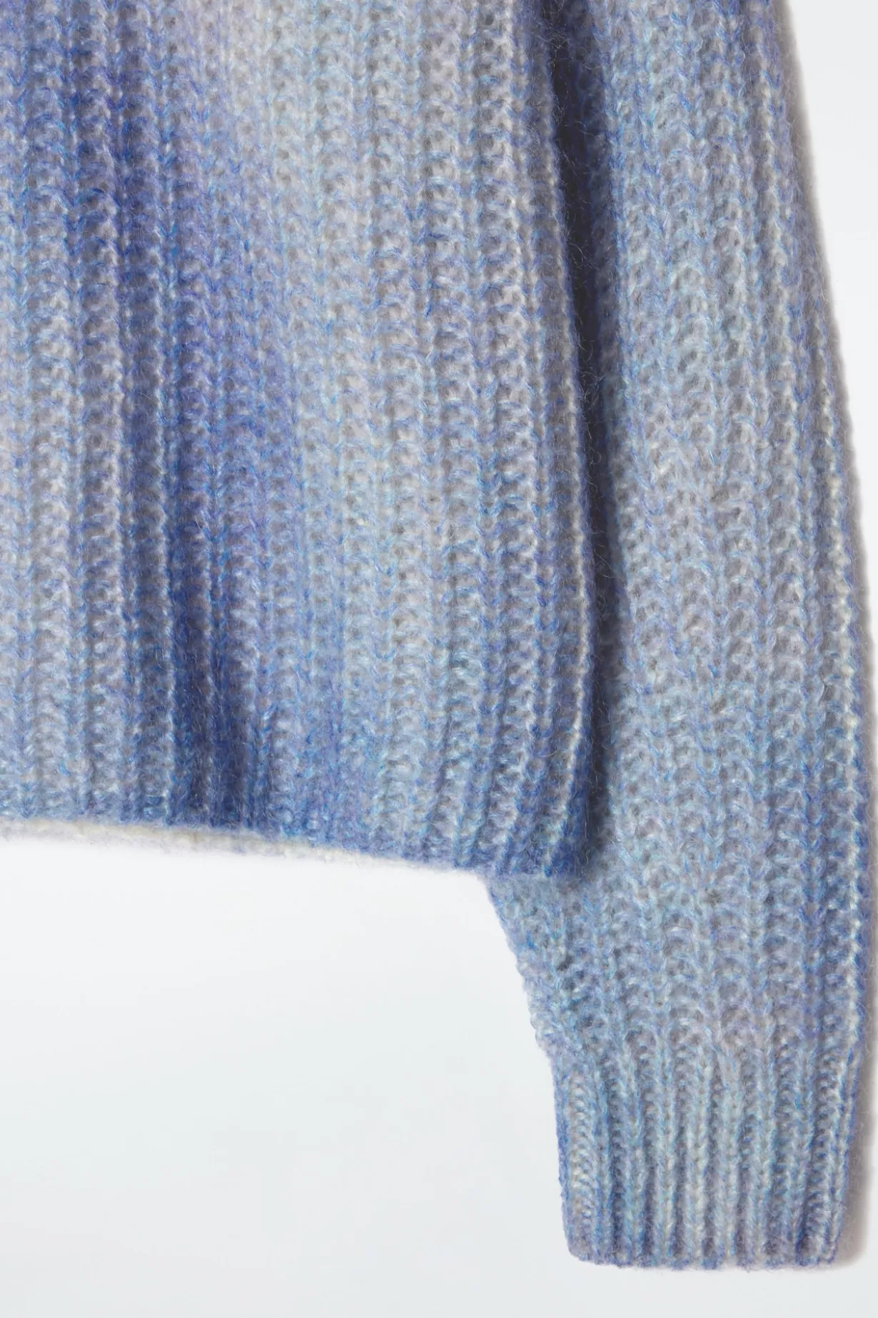 PULLOVER AUS MOHAIR MIT SPRAYFARBEN-DESIGN