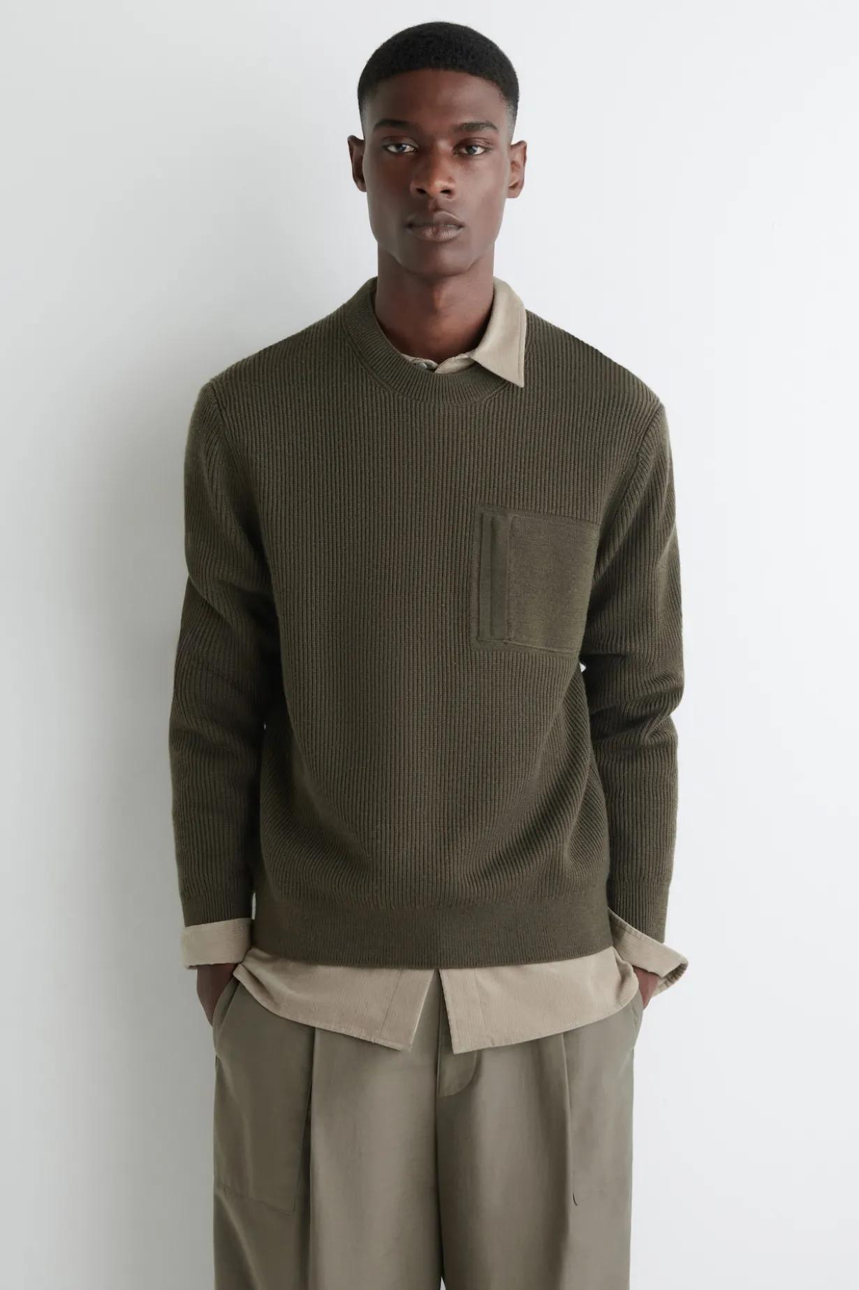 PULLOVER AUS WOLLE MIT RUNDHALSAUSSCHNITT