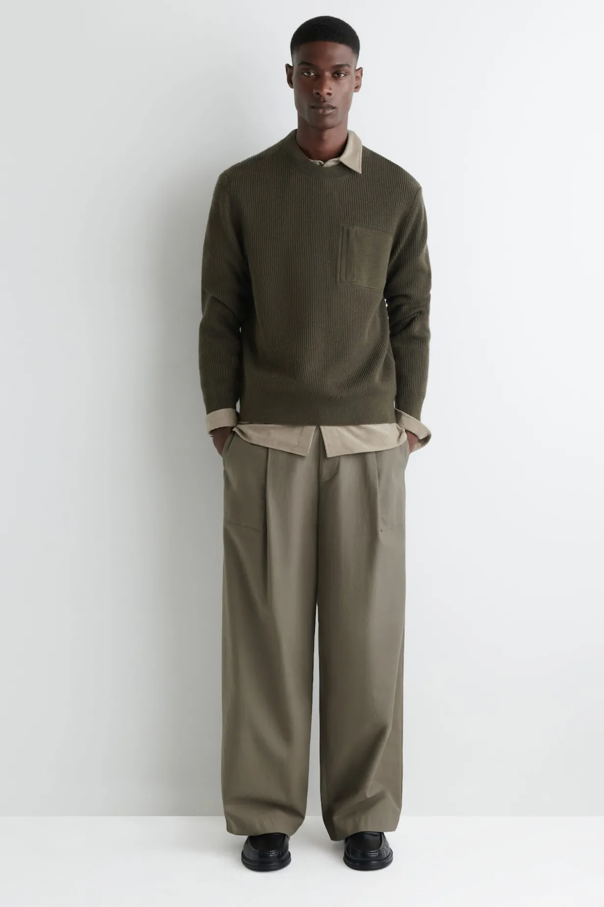 PULLOVER AUS WOLLE MIT RUNDHALSAUSSCHNITT