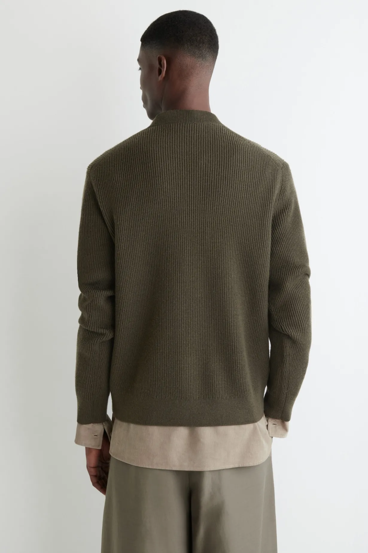 PULLOVER AUS WOLLE MIT RUNDHALSAUSSCHNITT