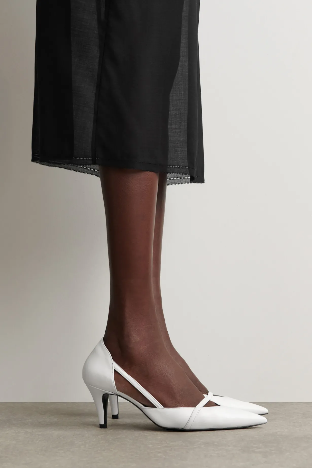 PUMPS AUS LEDER MIT RIEMEN