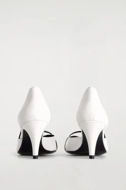PUMPS AUS LEDER MIT RIEMEN