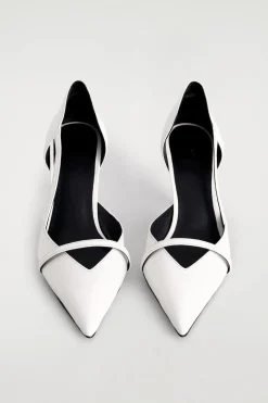 PUMPS AUS LEDER MIT RIEMEN