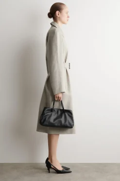 PUMPS AUS LEDER MIT RIEMEN