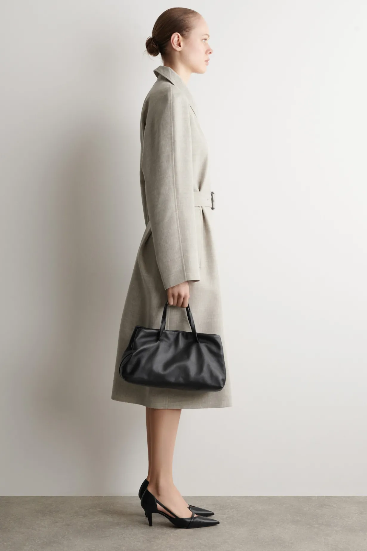 PUMPS AUS LEDER MIT RIEMEN