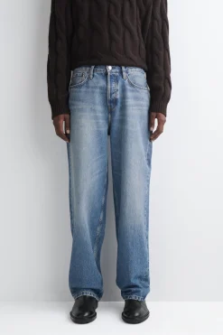 RIDER JEANS MIT GERADEM BEIN UND LOCKERER PASSFORM