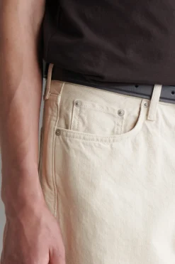 RIDER JEANS MIT GERADEM BEIN UND LOCKERER PASSFORM