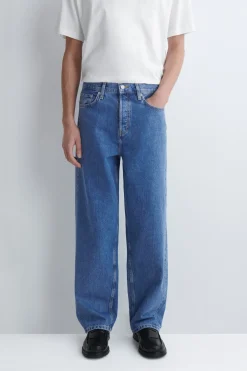 RIDER JEANS MIT GERADEM BEIN UND LOCKERER PASSFORM