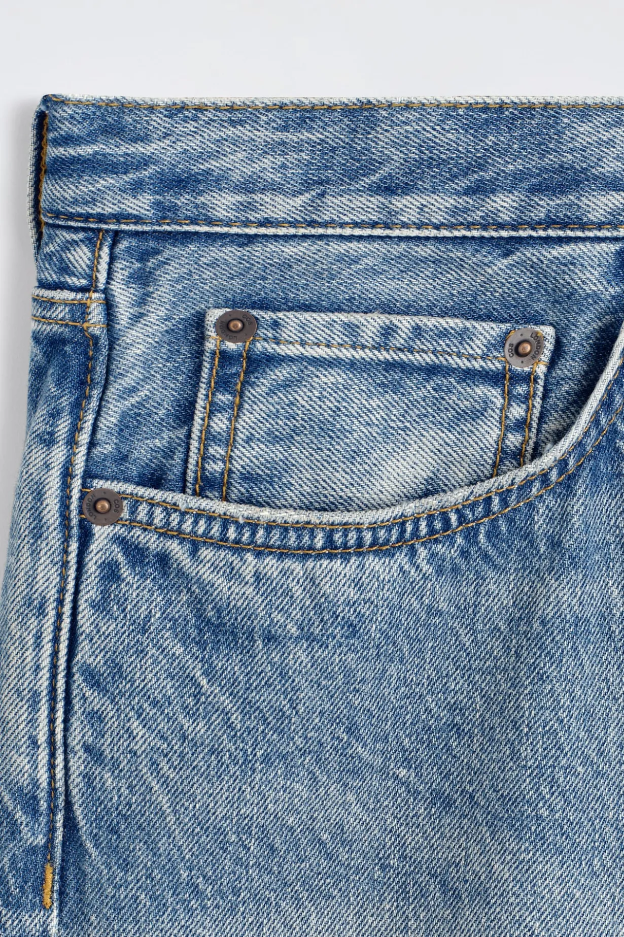 RIDER JEANSSHORTS MIT LOCKERER PASSFORM