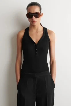 RIPPSTRICK-TANKTOP MIT HENLEY-AUSSCHNITT