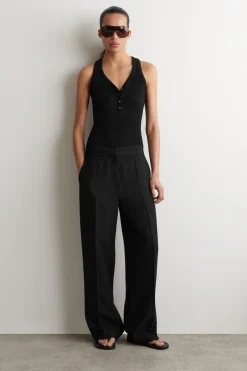 RIPPSTRICK-TANKTOP MIT HENLEY-AUSSCHNITT