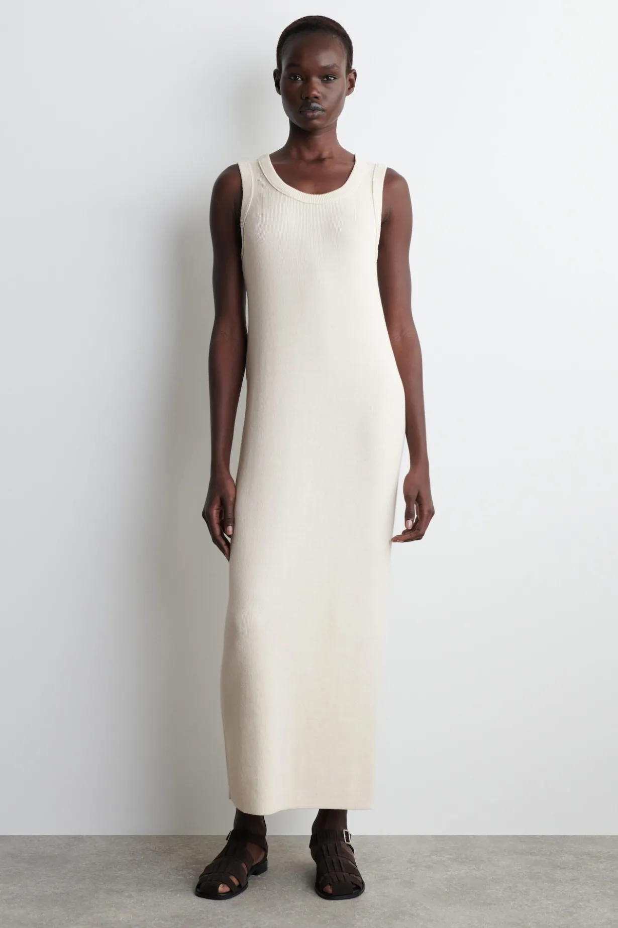 ÄRMELLOSES KLEID AUS BAUMWOLL-SEIDEN-MIX