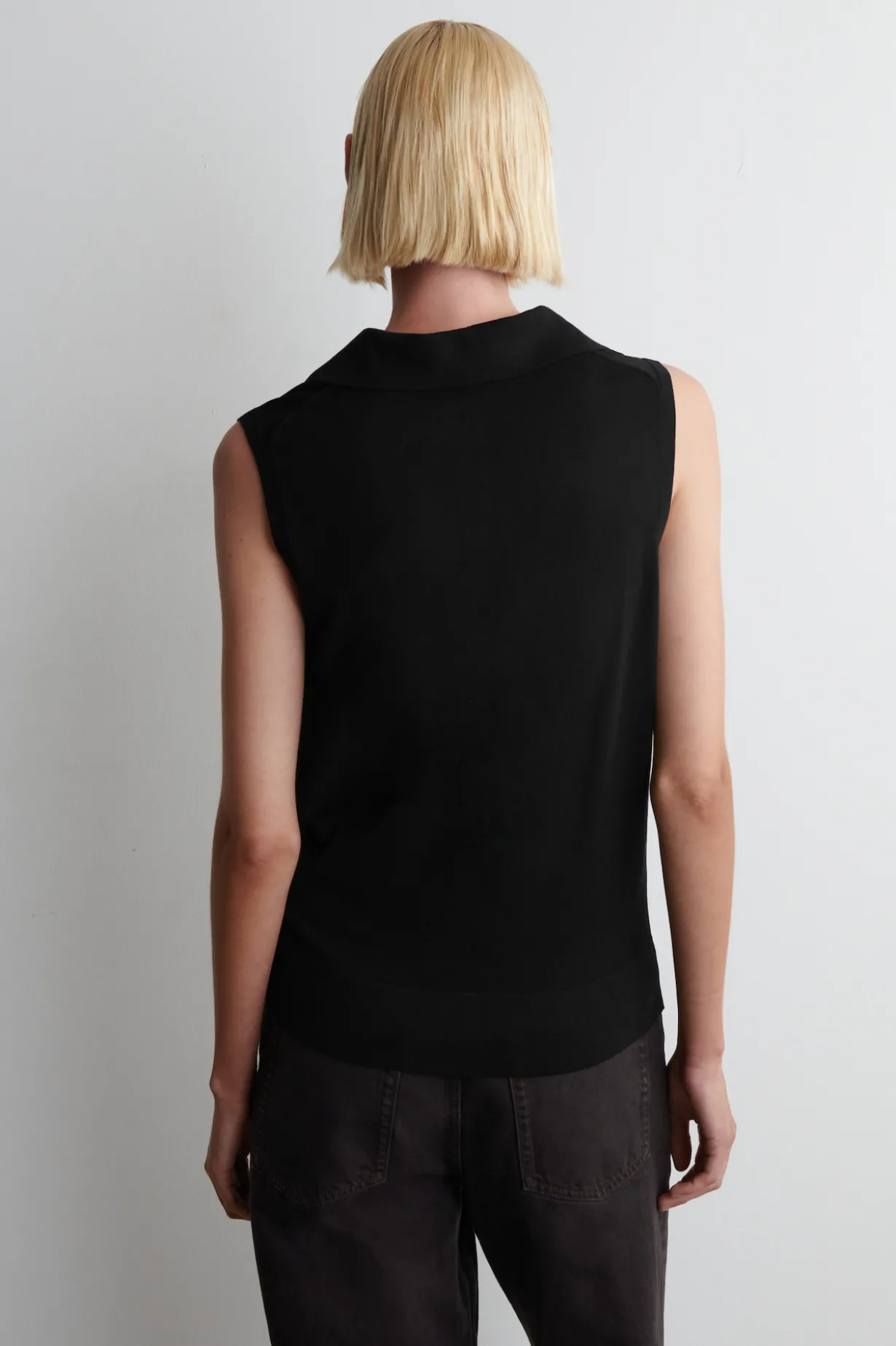 ÄRMELLOSES POLOSHIRT AUS SEIDEN-BAUMWOLL-MIX