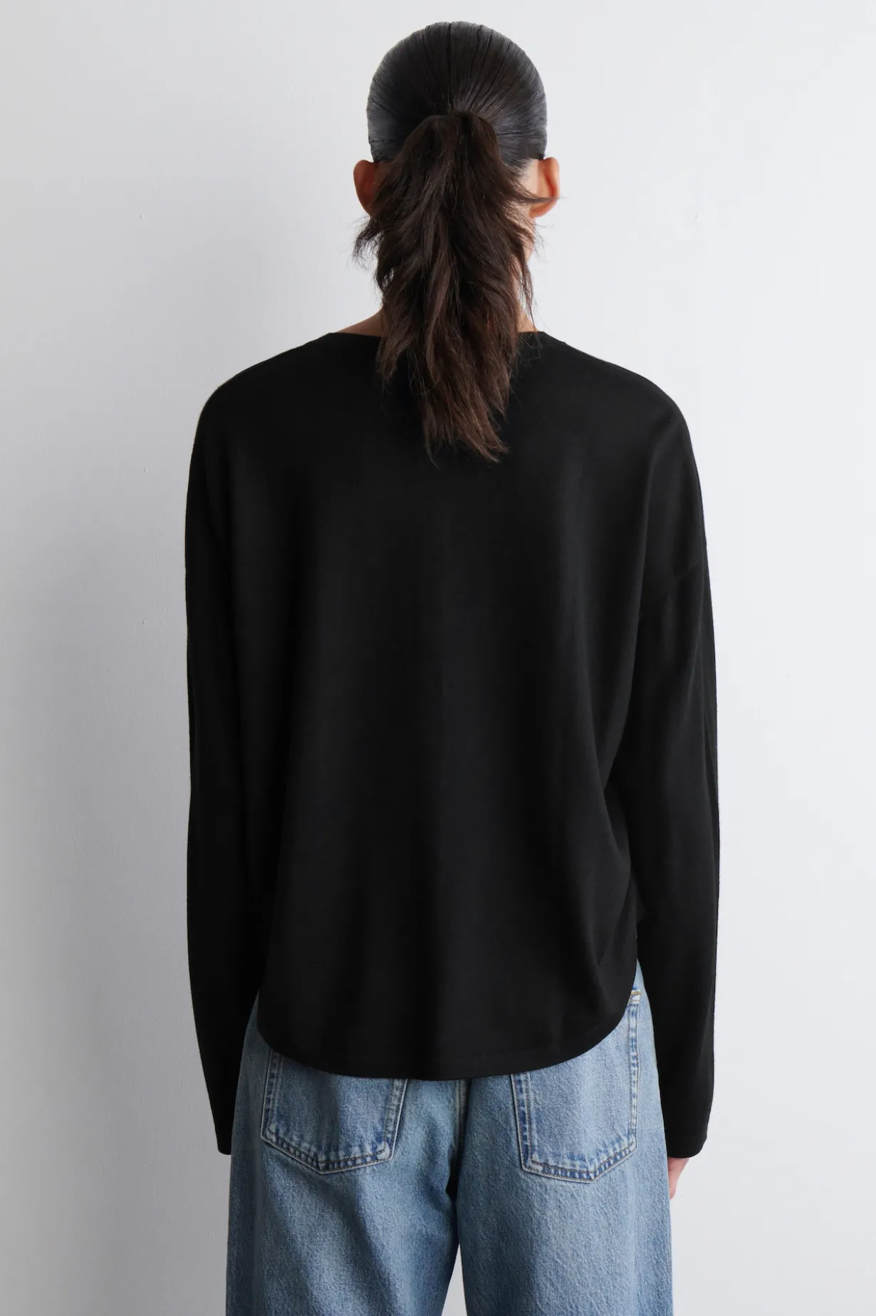 RUND GESCHNITTENE STRICKJACKE AUS MERINOWOLLE