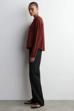 RUND GESCHNITTENE STRICKJACKE AUS MERINOWOLLE