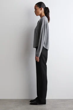 RUND GESCHNITTENE STRICKJACKE AUS MERINOWOLLE