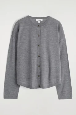 RUND GESCHNITTENE STRICKJACKE AUS MERINOWOLLE
