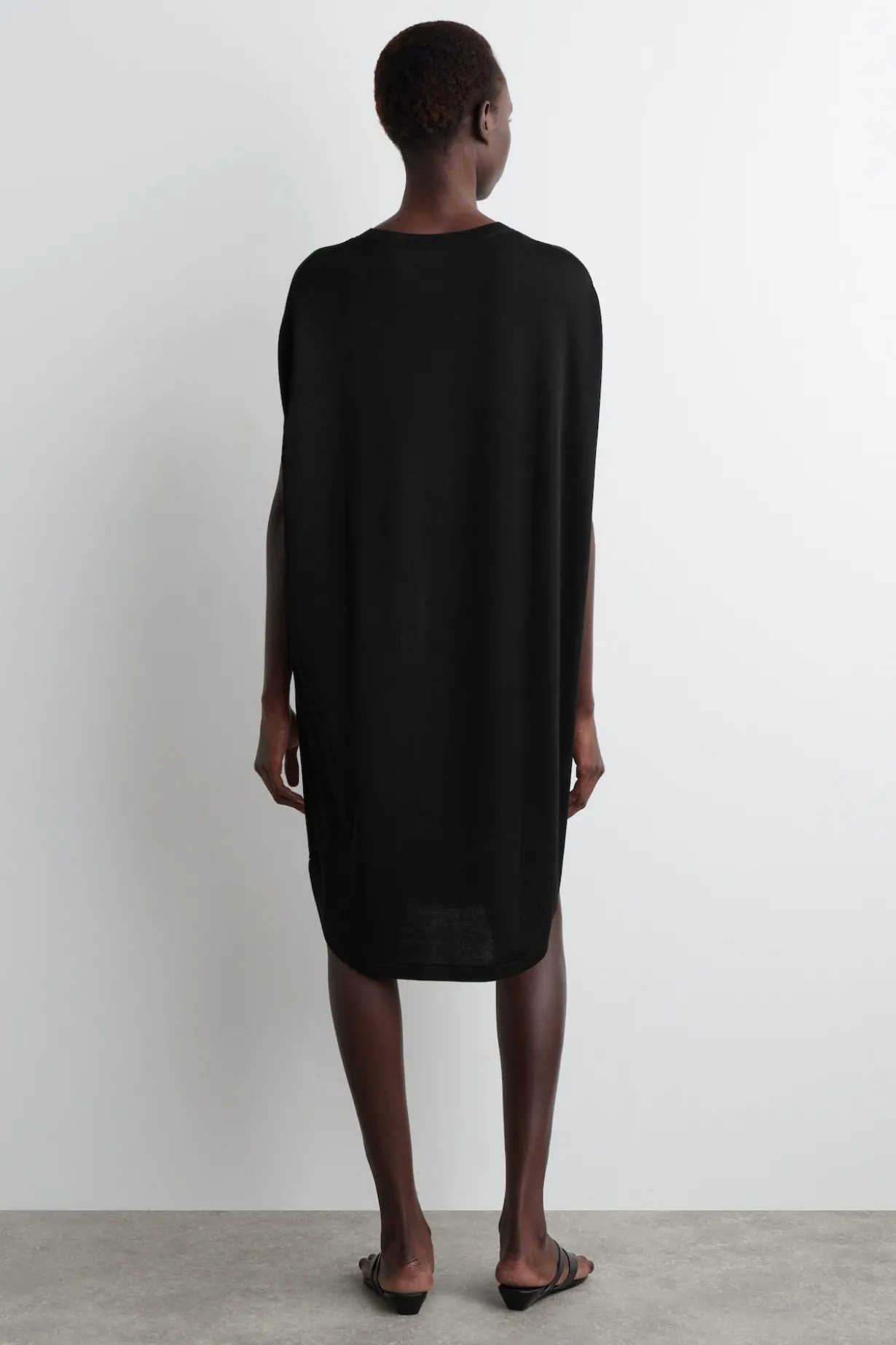 RUND GESCHNITTENES STRICKKLEID