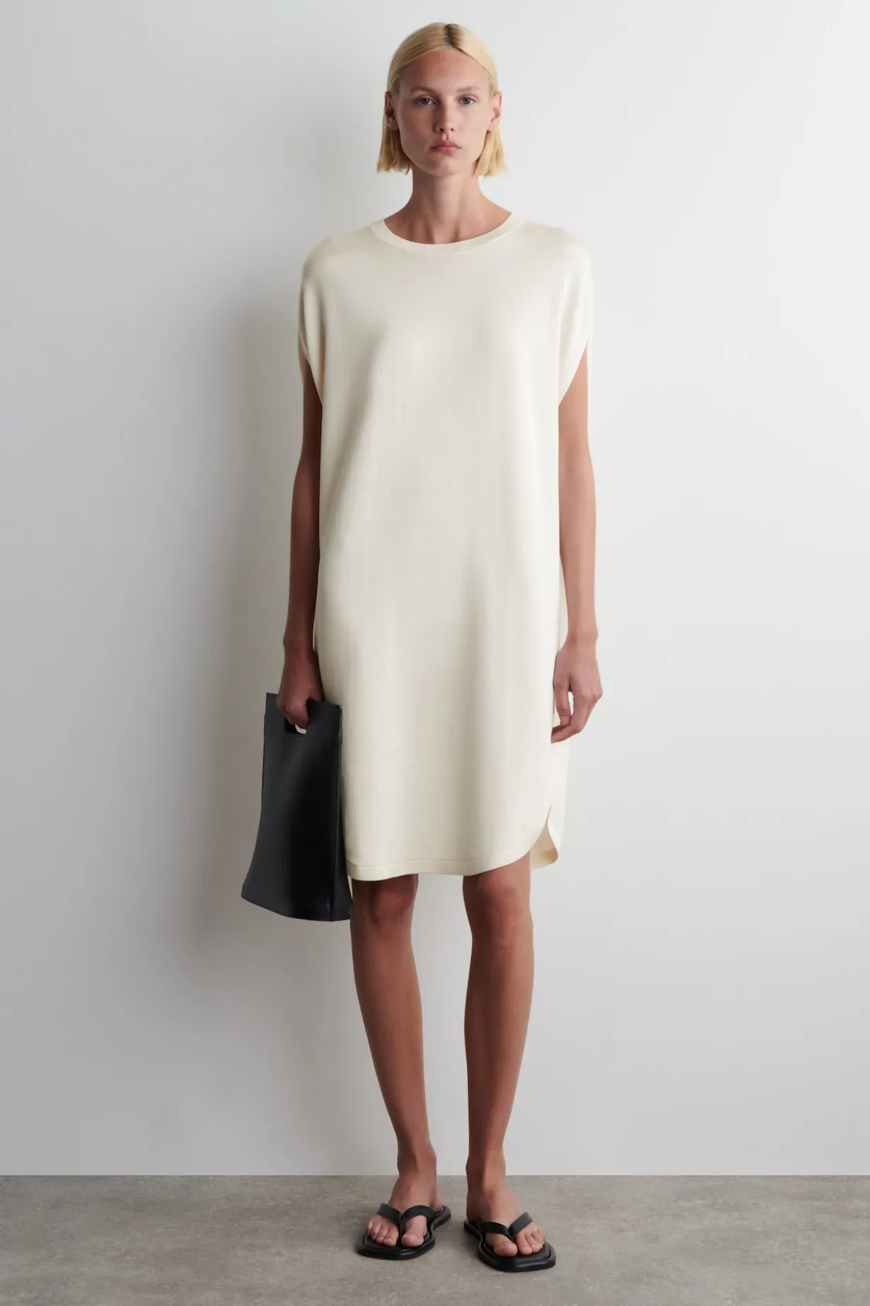 RUND GESCHNITTENES STRICKKLEID