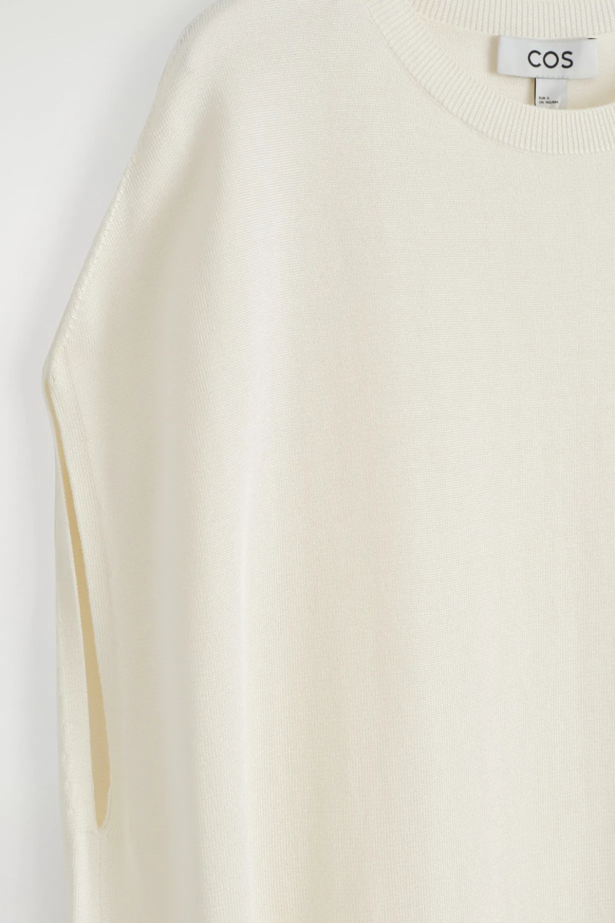 RUND GESCHNITTENES STRICKKLEID