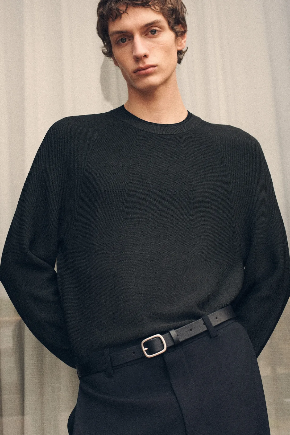 RUNDHALSPULLOVER MIT KONTRASTPARTIE