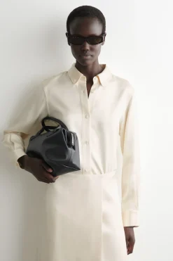 SATINHEMD MIT BUTTON-DOWN-KRAGEN