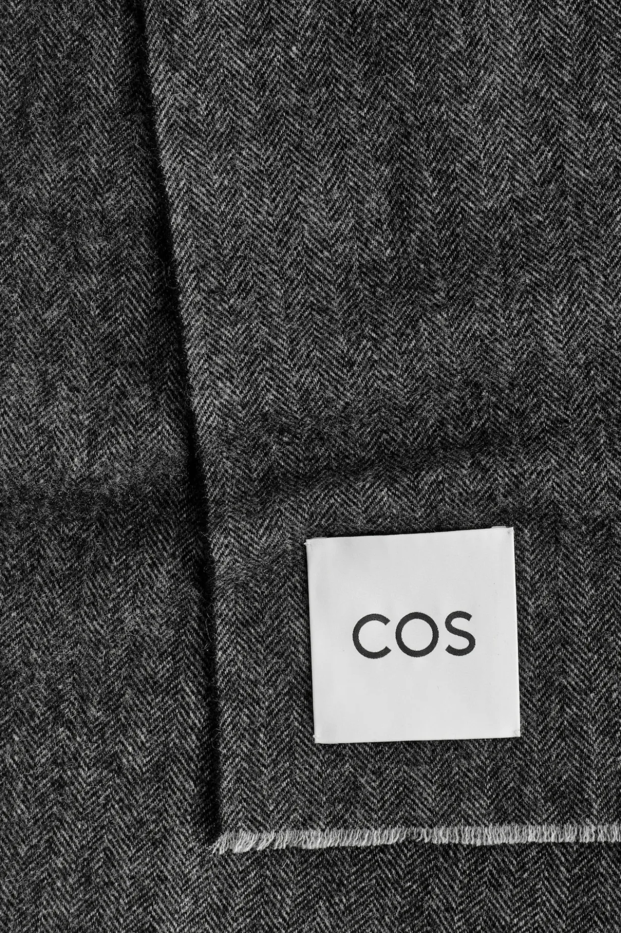 SCHAL AUS WOLL-KASCHMIR-MIX MIT FISCHGRÄTENMUSTER