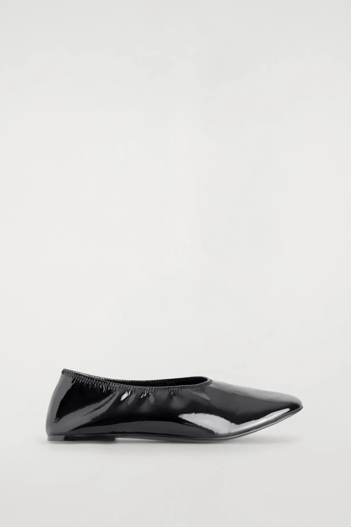 SCHLICHTE BALLERINAS AUS LEDER